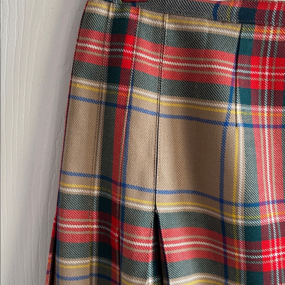 Vintage Aljean of Canada tartan skirt. 100% wool. 28” waist. Made in Canada. - Picture 4 of 7